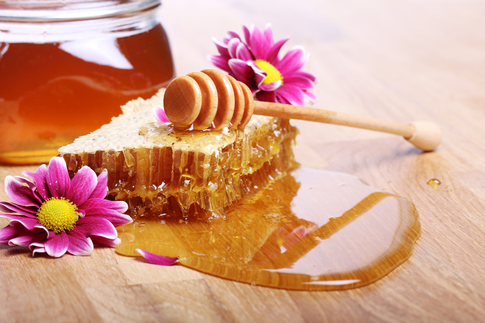 <a href="https://www.freepik.com/free-photo/honey-wooden-table_6948339.htm#fromView=search&page=2&position=52&uuid=b0cc5507-f4f7-465f-bbb6-e2a9fccd389f">Image by Racool_studio on Freepik</a>